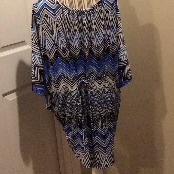 Notations Winged Sleeve Chevron Style Top Size 1X Blue Gray White - Picture 4 of 4